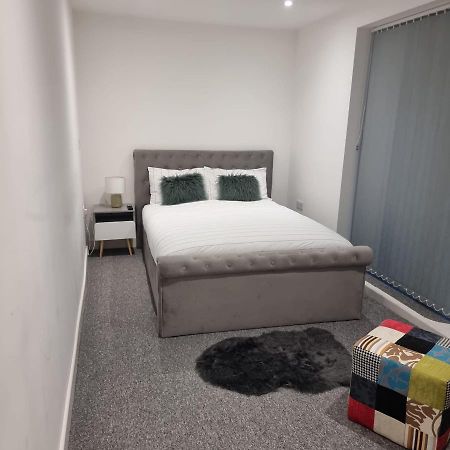 Classic 2 Bed Apartment In Oldkent Road 런던 외부 사진