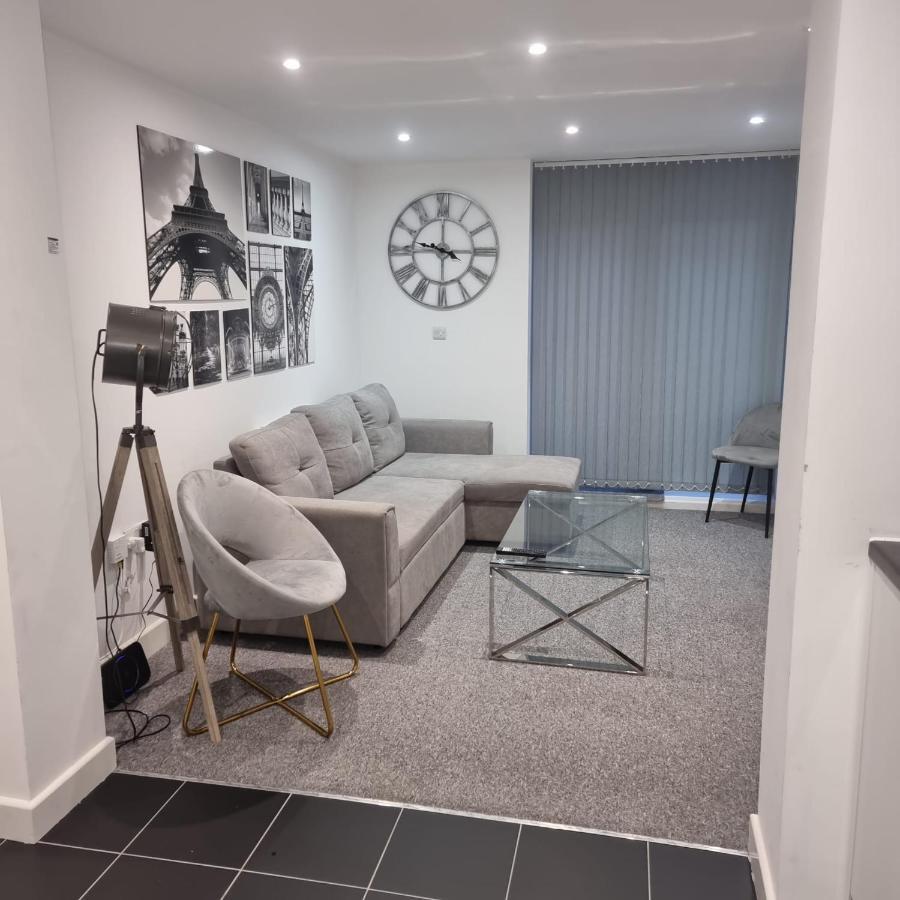 Classic 2 Bed Apartment In Oldkent Road 런던 외부 사진