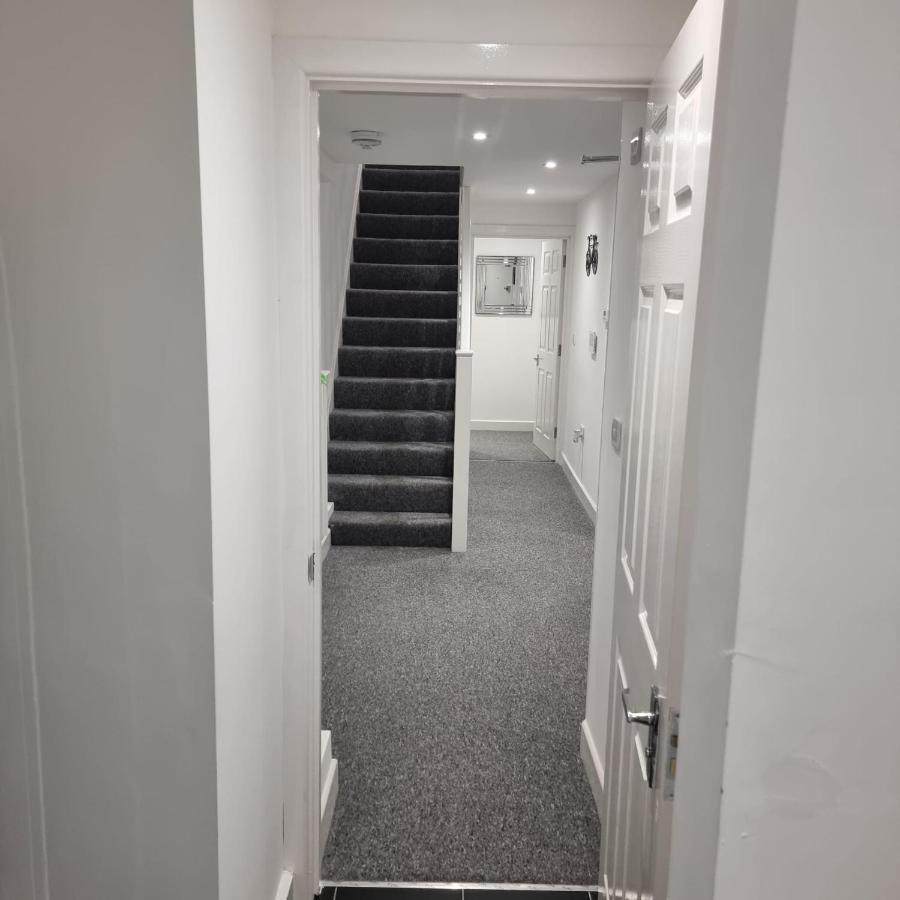 Classic 2 Bed Apartment In Oldkent Road 런던 외부 사진