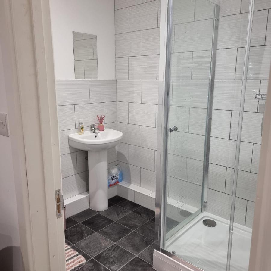 Classic 2 Bed Apartment In Oldkent Road 런던 외부 사진