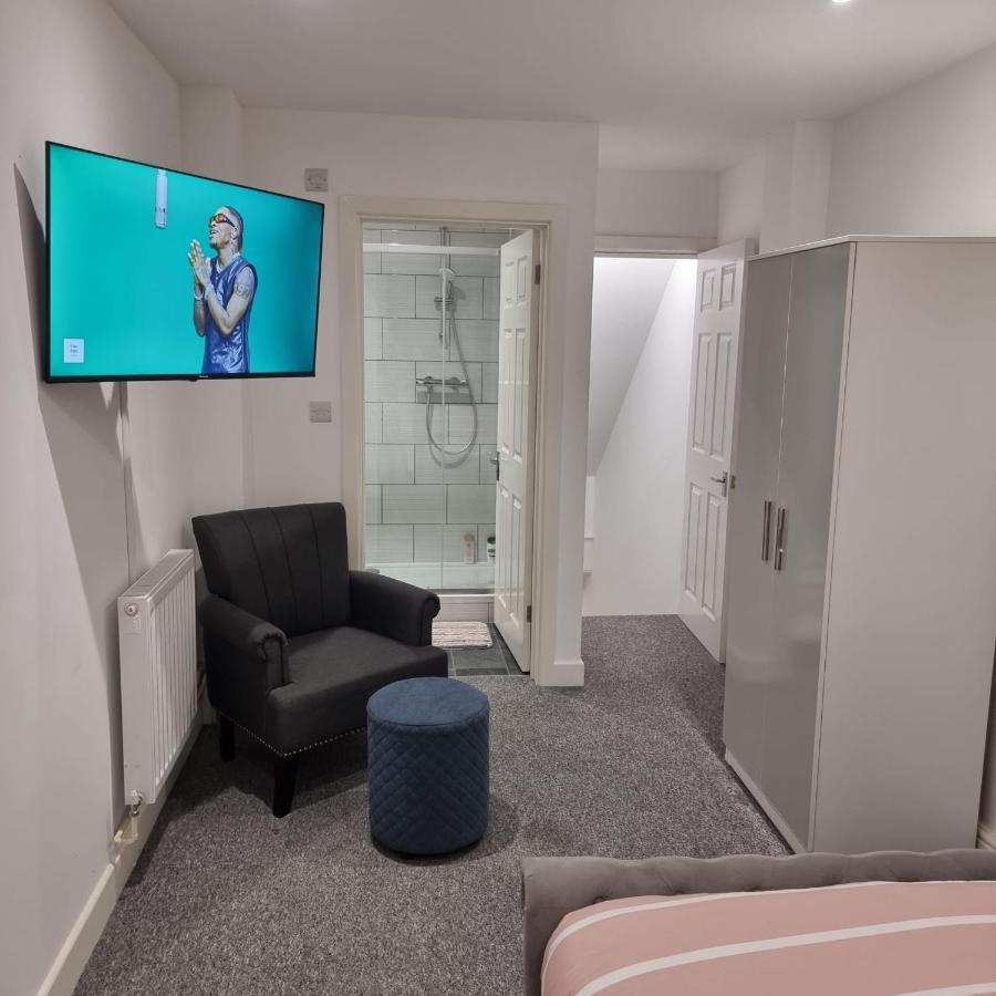 Classic 2 Bed Apartment In Oldkent Road 런던 외부 사진