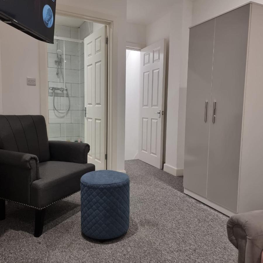 Classic 2 Bed Apartment In Oldkent Road 런던 외부 사진