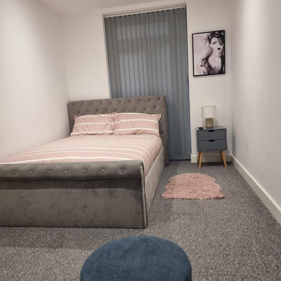 Classic 2 Bed Apartment In Oldkent Road 런던 외부 사진