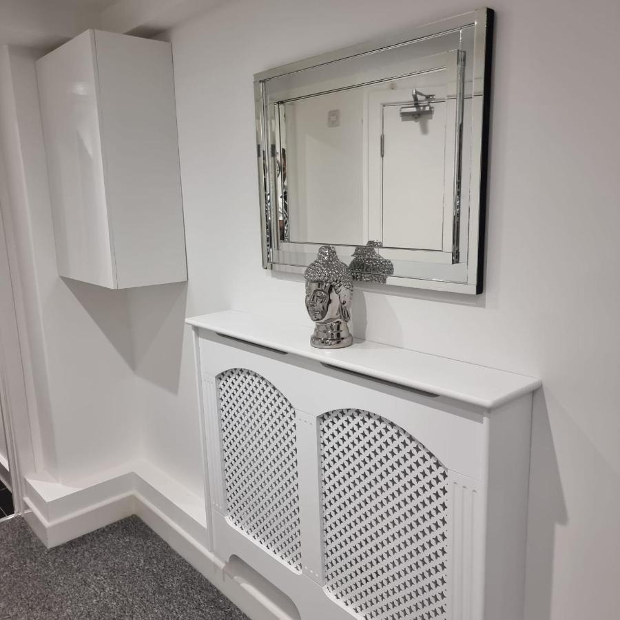 Classic 2 Bed Apartment In Oldkent Road 런던 외부 사진