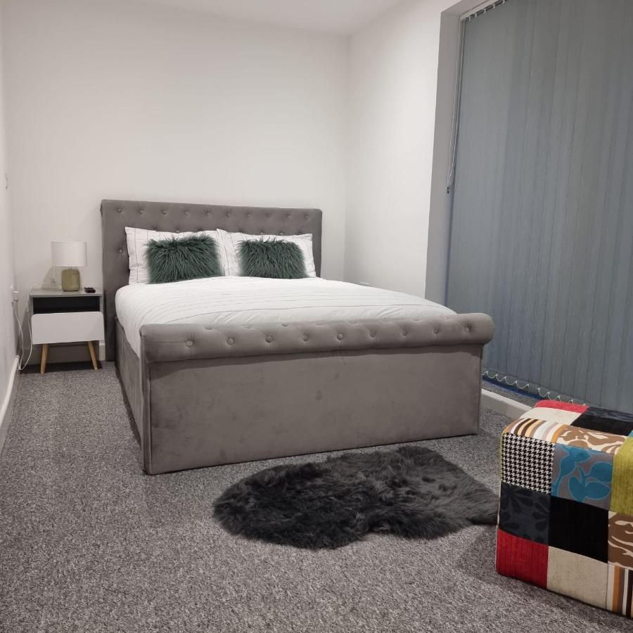 Classic 2 Bed Apartment In Oldkent Road 런던 외부 사진